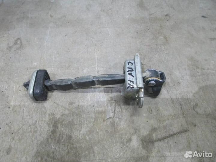Ограничитель двери от Honda CR-V 2007-2012