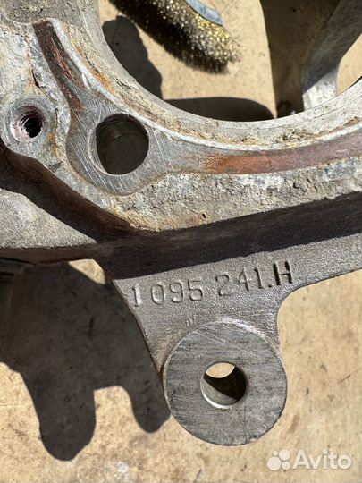 Кулак поворотный задний правый bmw e39