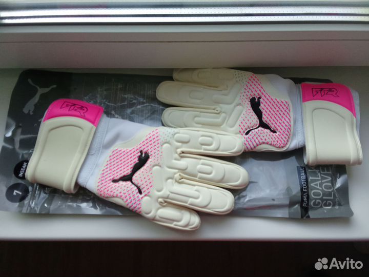 Вратарские перчатки