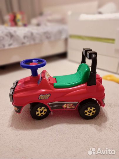 Детская машинка каталка с ручкой