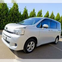 Toyota Voxy 2.0 CVT, 2012, 199 000 км, с пробегом, цена 1 640 000 руб.