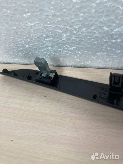 Накладка на торпедо (консоль) нижняя Ford Kuga 2