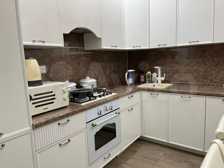 2-к. квартира, 65 м², 2/4 эт.