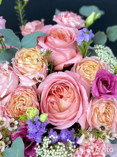 Пышная композиция с пионовидными розами
