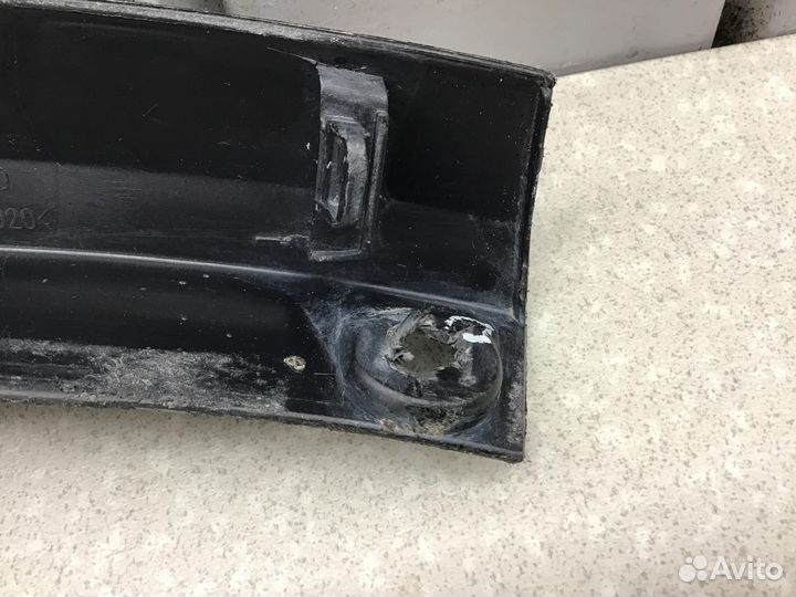 Накладка переднего бампера правая Toyota Fortuner