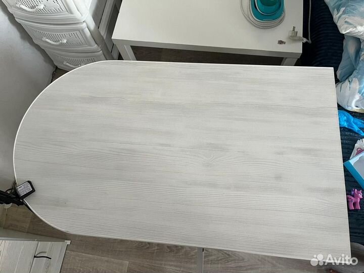 Маникюрный стол