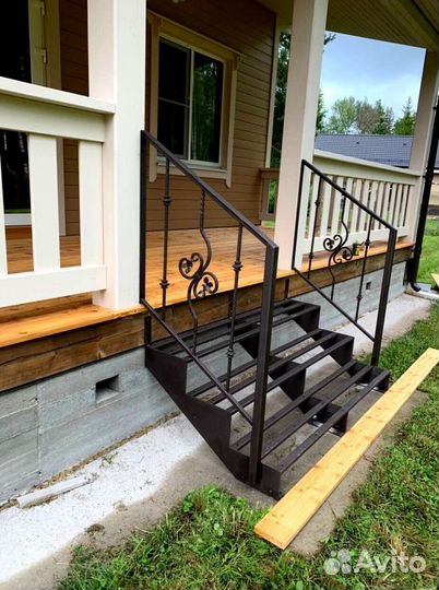 Лестничные перила кованные с монтажем