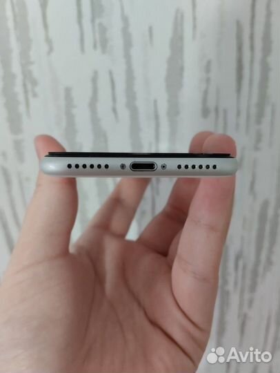 iPhone SE (2020), 128 ГБ