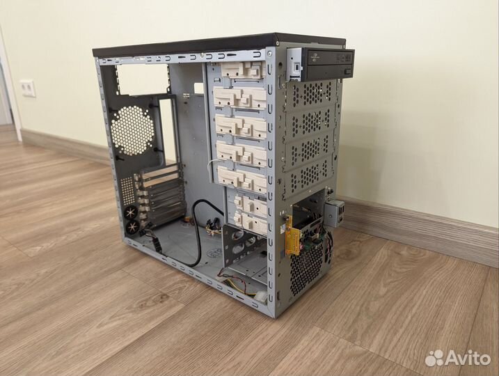 Корпус компьютерный Gigabyte