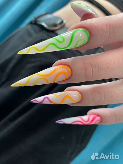 Модель на маникюр,педикюр и наращивание ногтей