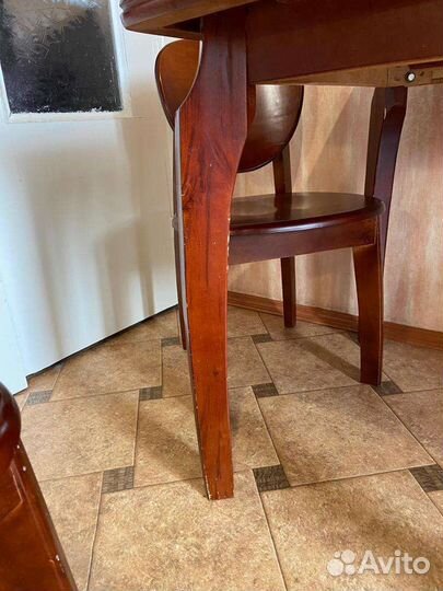 Стол обеденный и стулья из массива дерева