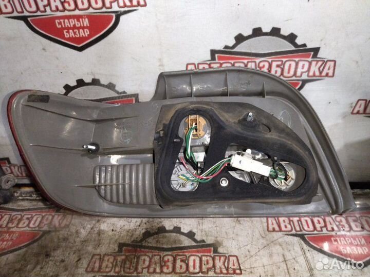 Фонарь задний правый Toyota Carina ST215 3SFE