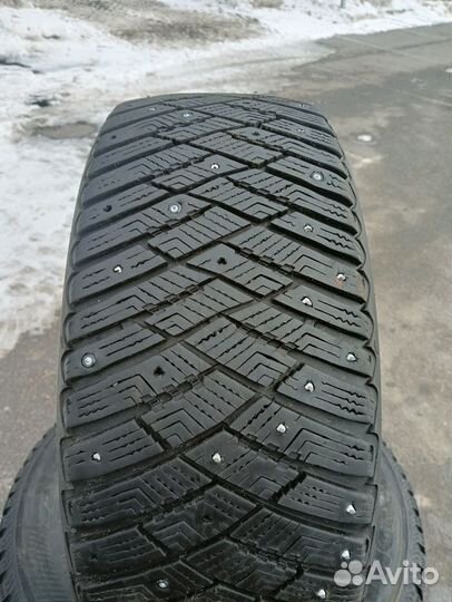 Goodyear Ultragrip Ice Arctic 215/55 R16 97T