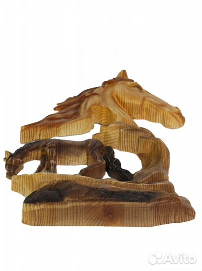 Резное панно из дерева 