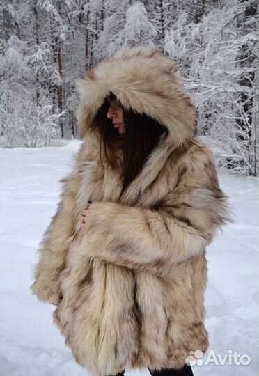 Шуба волк с капюшоном
