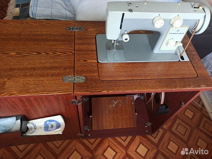Швейная машина чайка 142м