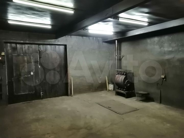 Гараж, > 30 м²