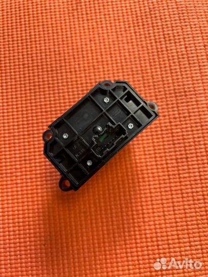 Кнопка стояночного тормоза Land Rover Range Rover