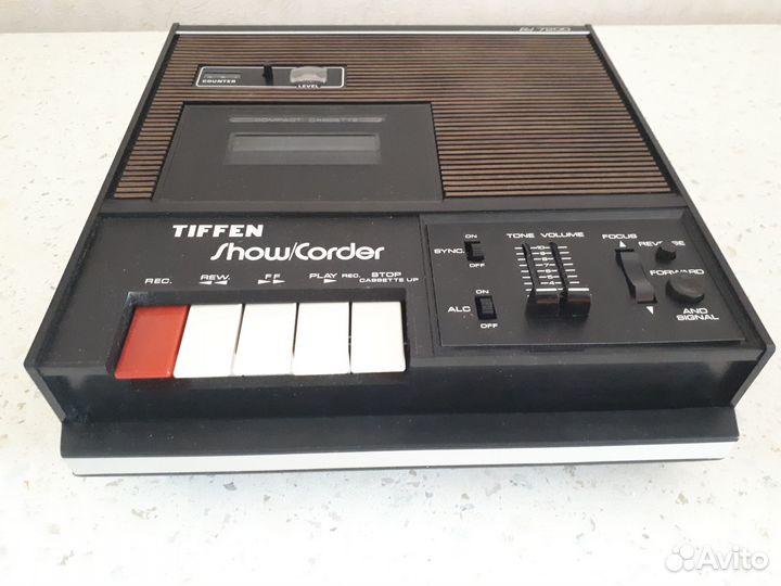 Переносной японский магнитофон tiffen 70e