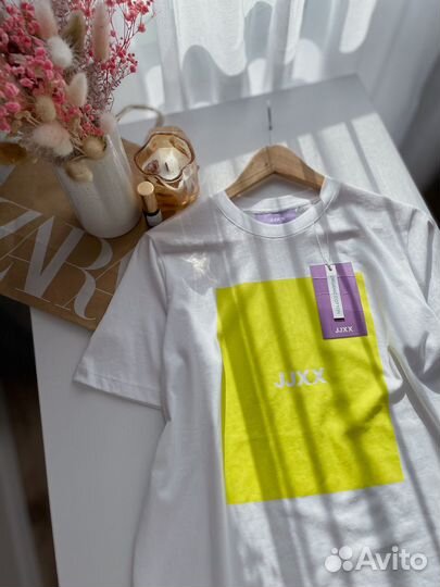 Футболка женская