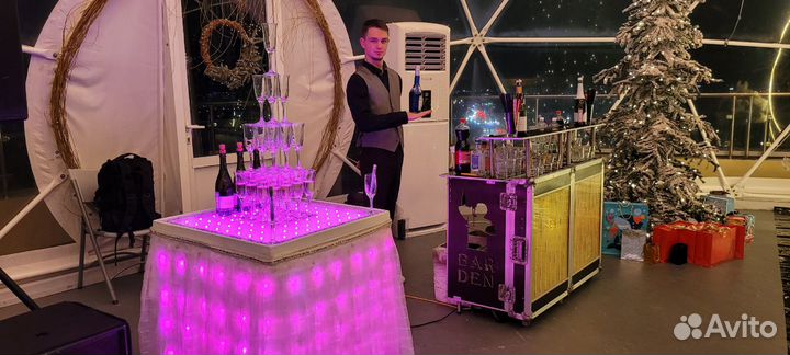 Пирамида из бокалов.Горка шампанского.Каскад