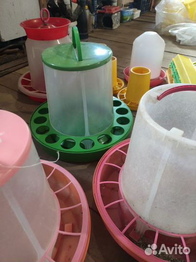 Кормушки и поилки для кур