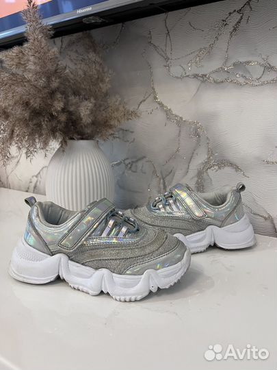 Кроссовки 30р