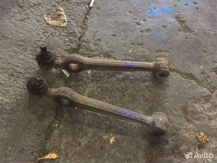 Mazda 121 рычаг передний