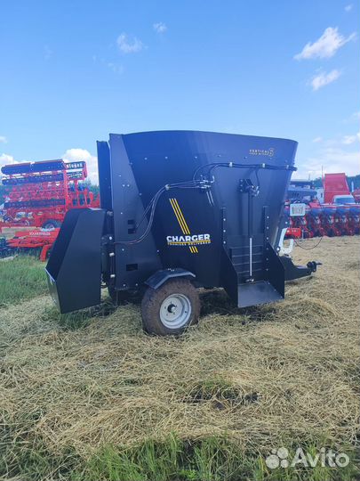 Миксер-кормораздатчик Celikel Charger V6, 2023