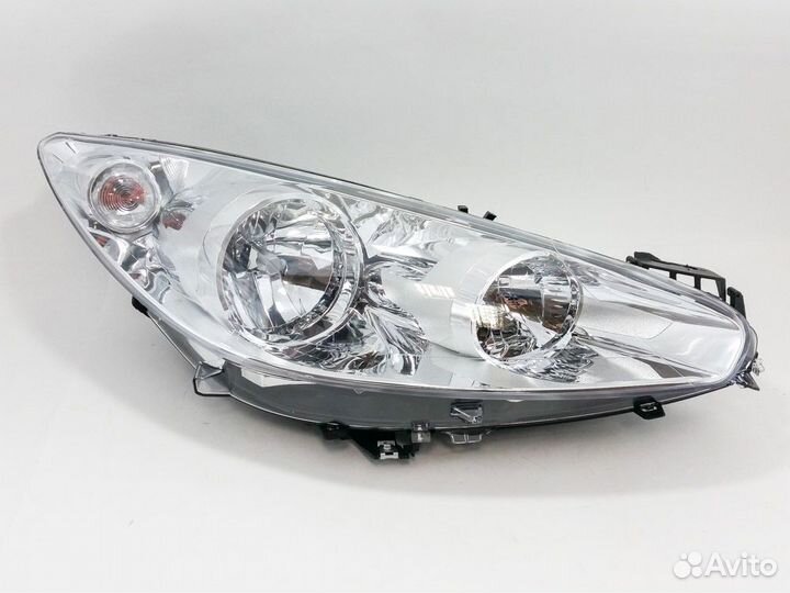 Фара правая Peugeot 308