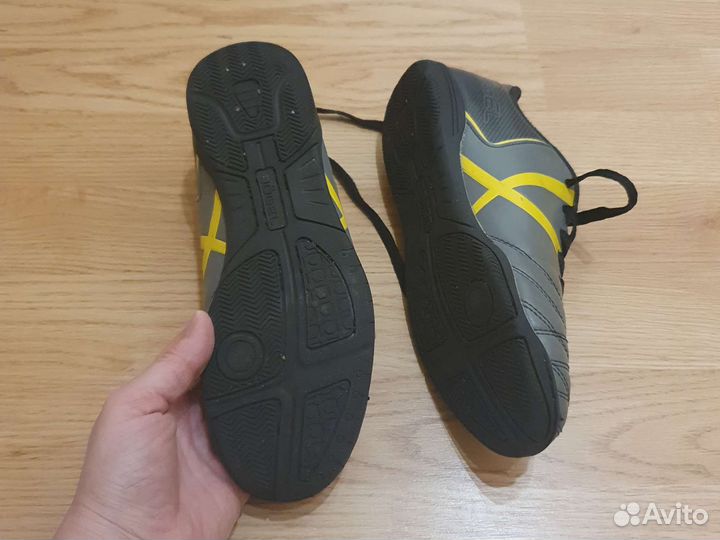 Футбольные бутсы adidas 37 размер