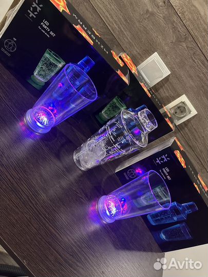Шейкер и 2 стакана светящиеся