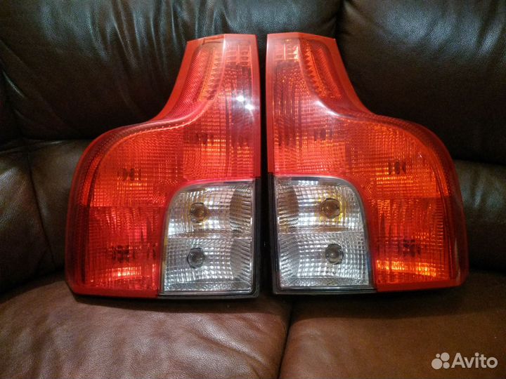 Задние фонари Volvo 31213381/31213382