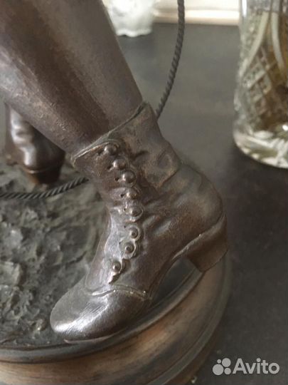 Антикварная бронзовая статуэтка