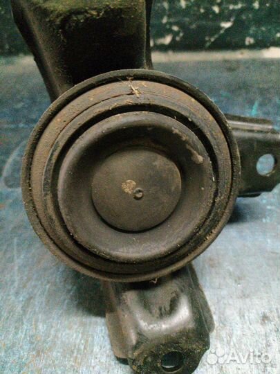 Подушка двигателя Hyundai Solaris 1