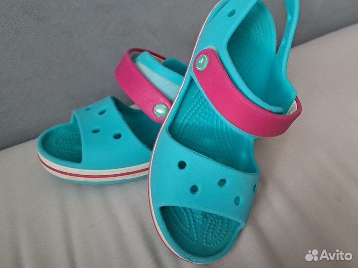 Сандалии crocs j2