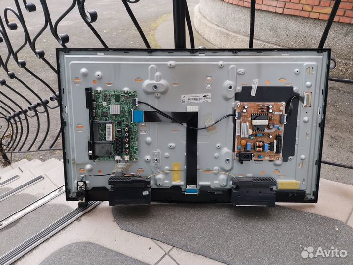 Телевизор Samsung UE32H4000 (Разбор)(По запчастям)