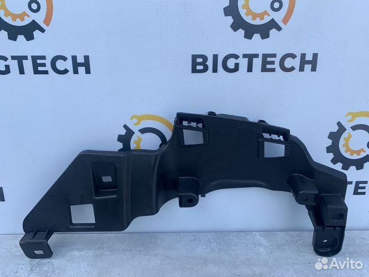 Кронштейн насадки глушителя Mercedes A1668852814