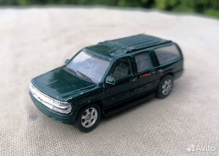 Chevrolet Suburban 1/60 - 1/64 Welly