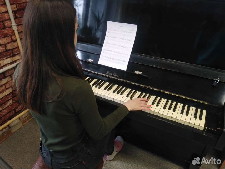 Уроки игры на фортепиано и синтезаторе