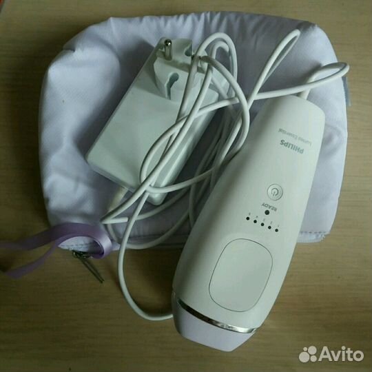 Фотоэпилятор Philips Lumea Essential BRI863
