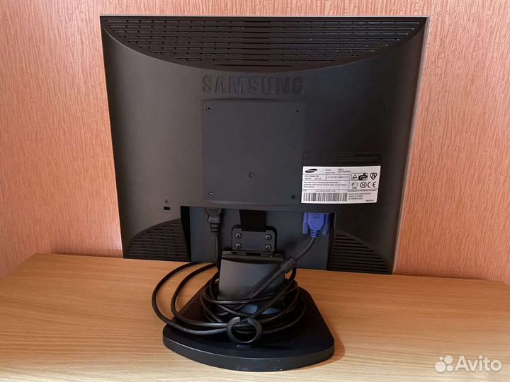 Монитор Samsung