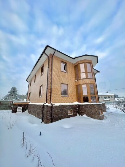 Дом 374 м² на участке 15,5 сот.