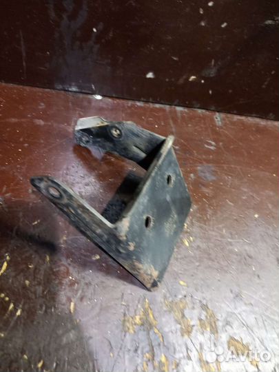 Кронштейн Ауди А3 06a103309p Akl