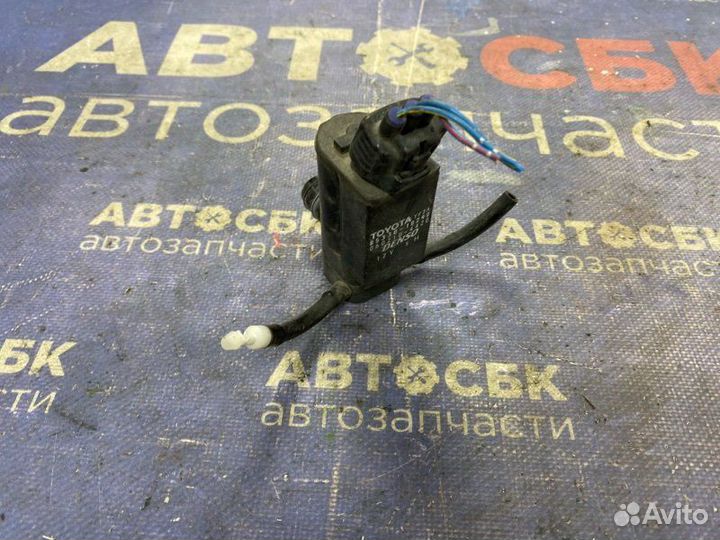 Насос стеклоомывателя Toyota Corolla Spacio NZE121