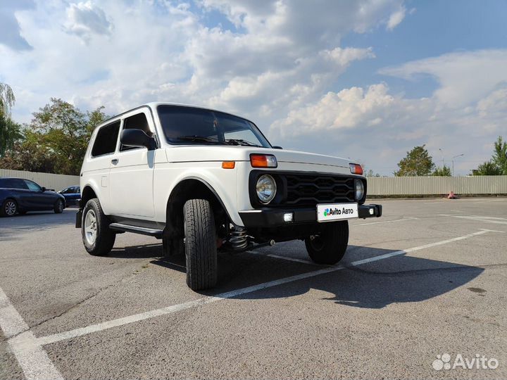 LADA 4x4 (Нива) 1.7 МТ, 2002, 284 000 км