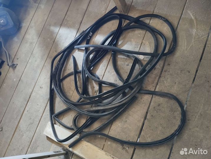 Уплотнительная резинка кузова Ford Fusion