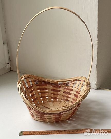 Новая плетёная подарочная корзина