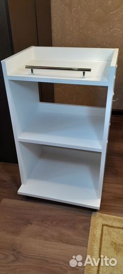 Маникюрный стол с вытяжкой