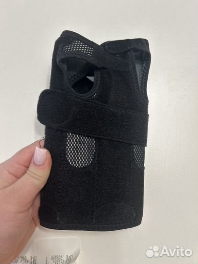 Бандаж на лучезапястный сустав правый L